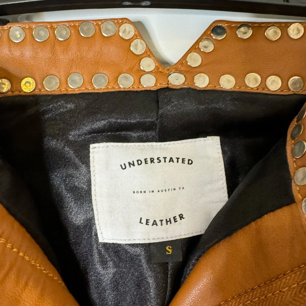 UNDERSTATED LEATHER - high-rise studded leather shorts - Picture 2 of 3